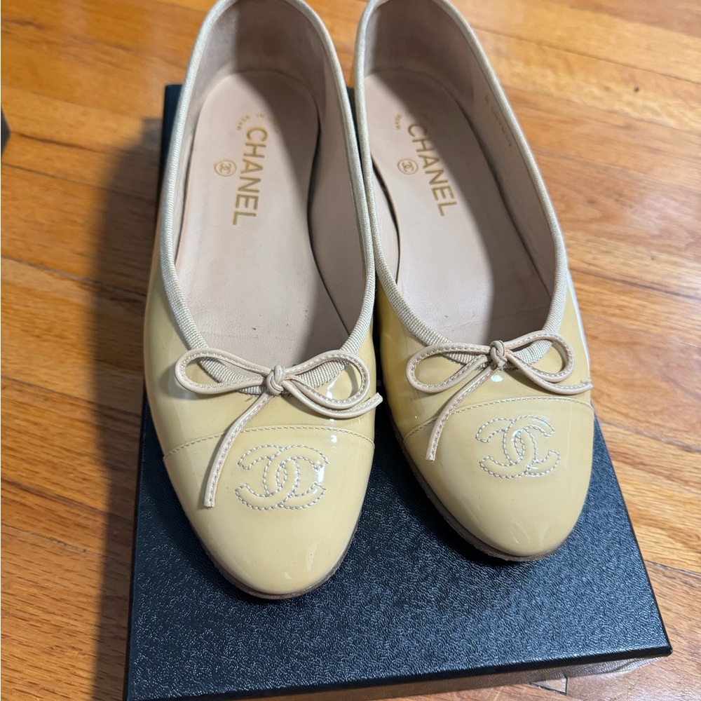 Chanel Beige Patent Leather CC Cap Toe Ballerina Flats Size: 37 EU